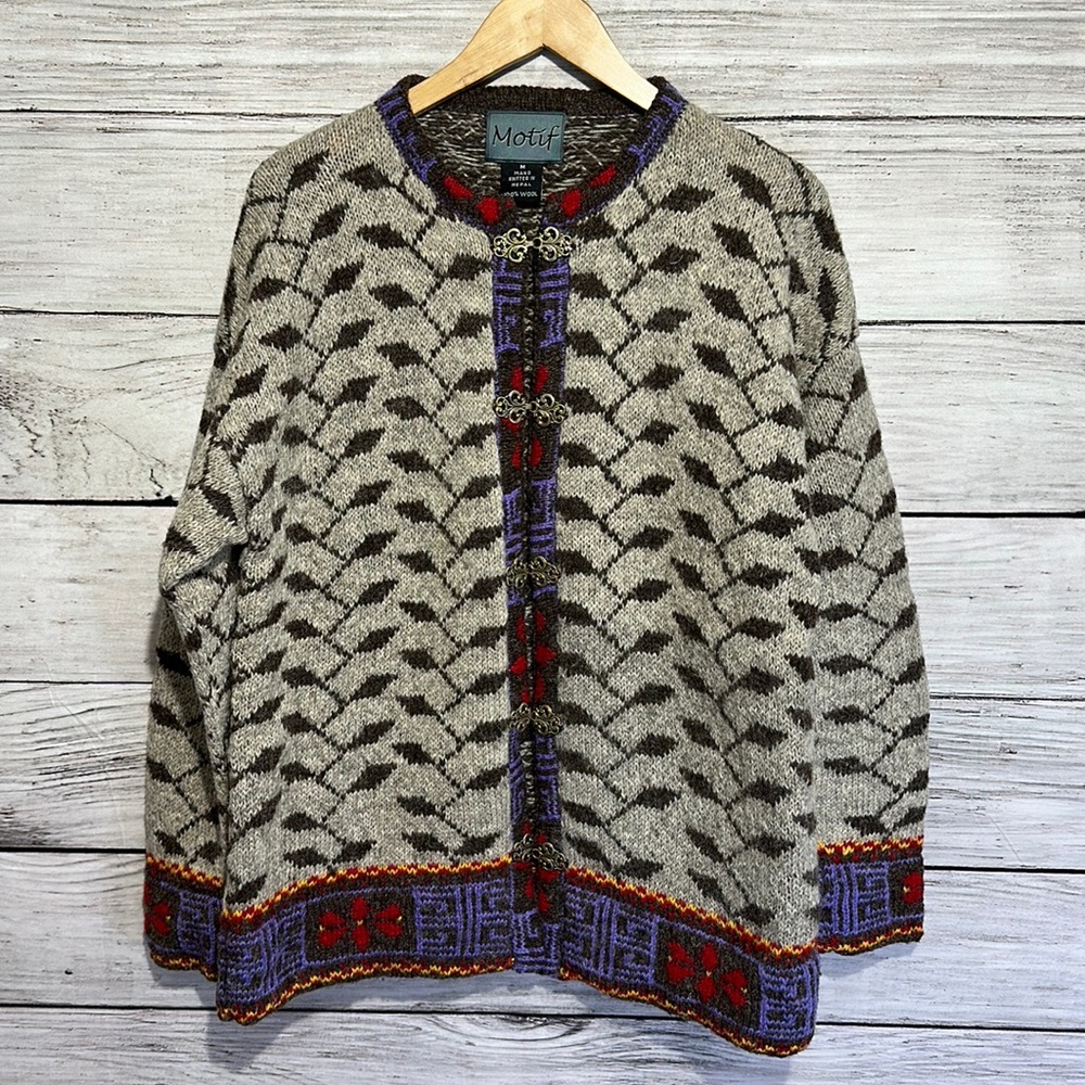 Motif Hand Knitted 100% Wool Sweater Geometric Pattern Clasp Closures